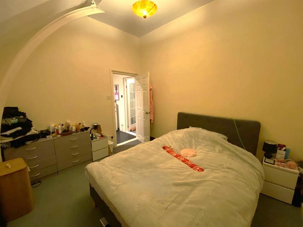 Bedroom: