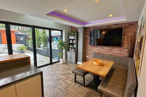 16 Canberra Road, Bramhall, Stockport, SK7 1LG
