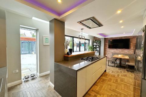 16 Canberra Road, Bramhall, Stockport, SK7 1LG