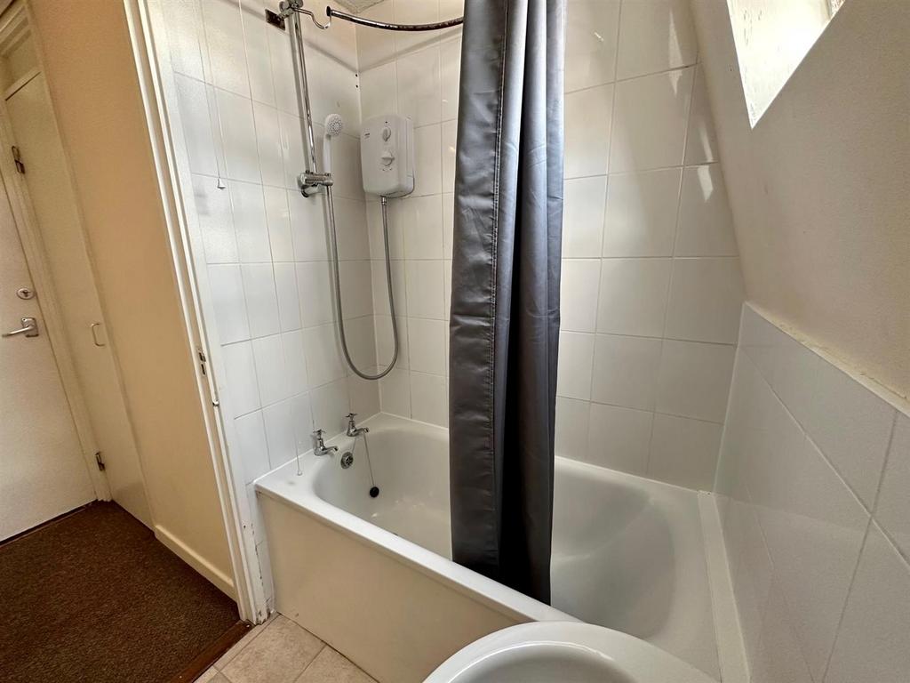 Bathr.jpg