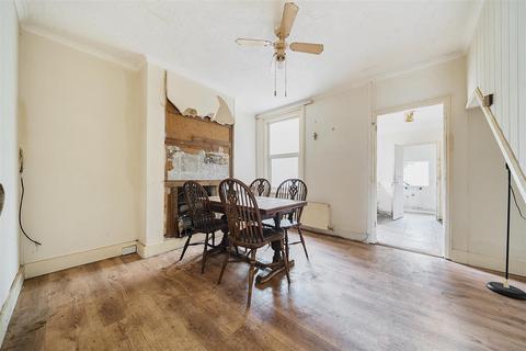 81 Dover Road, Sandwich, CT13 0DA