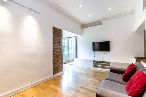 Studio to rent, Frognal, Hampstead, London, NW3