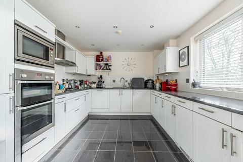 3 bedroom penthouse for sale, Carew Road, Northwood, HA6