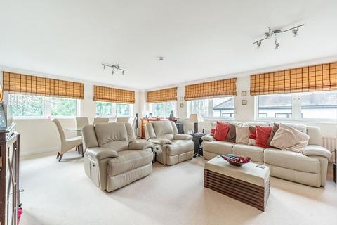 3 bedroom penthouse for sale, Carew Road, Northwood, HA6