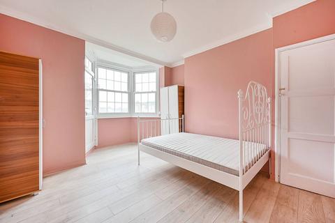 4 bedroom flat to rent, Becklow Gardens, Shepherd's Bush, London, W12