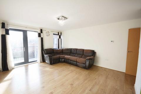 3 bedroom flat to rent, Ajax Avenue, London NW9