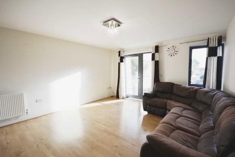 3 bedroom flat to rent, Ajax Avenue, London NW9