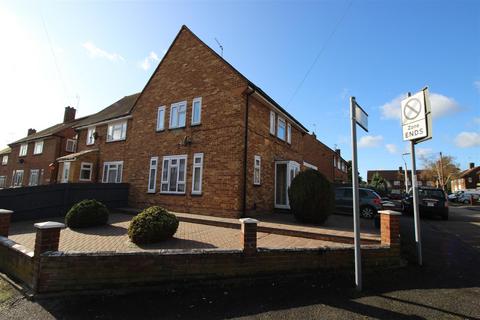 5 bedroom semi-detached house to rent, St David Close, Uxbridge, Middlesex