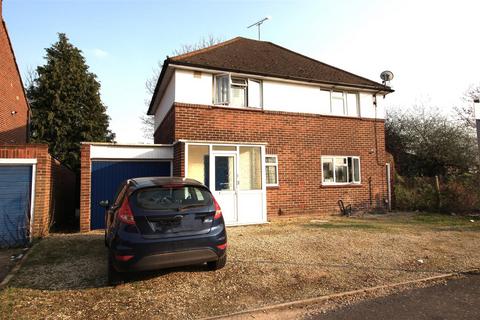 6 bedroom detached house to rent, Lodge Close, Uxbridge