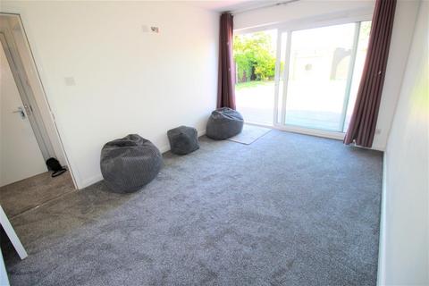 6 bedroom detached bungalow to rent, Polehill Road, Hillingdon, Middlesex