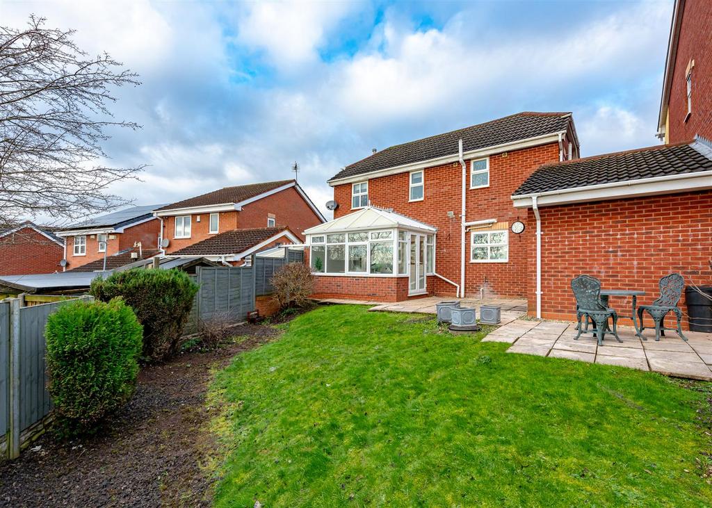 38 Winrush Close-External 1.jpg