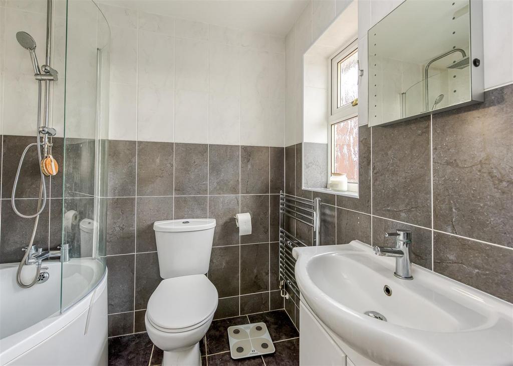 38 Winrush Close-Bathroom.jpg