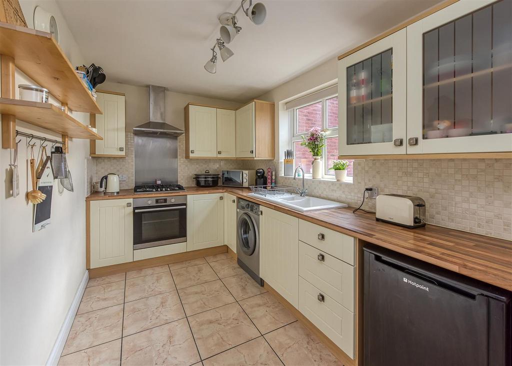 38 Winrush Close-Kitchen.jpg