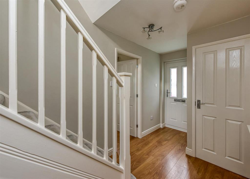 38 Winrush Close-Entrance Hall.jpg