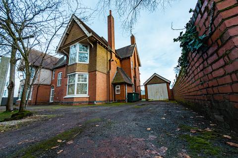 6 bedroom semi-detached house for sale