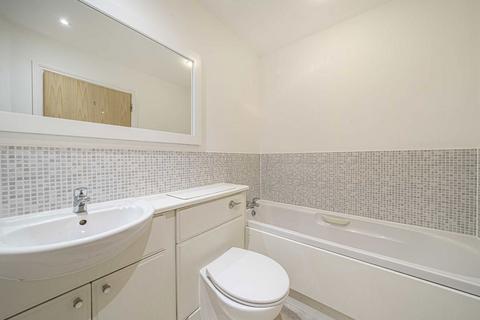 2 bedroom flat to rent, International Way, Sunbury-On-Thames TW16