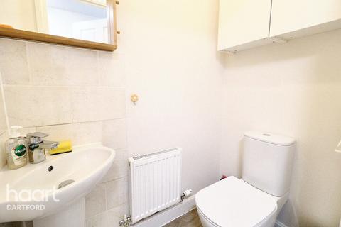 4 bedroom end of terrace house to rent, Raven Close, SWANSCOMBE