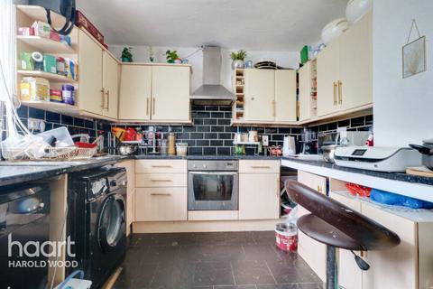 3 bedroom end of terrace house for sale, Bridgwater Road, Romford