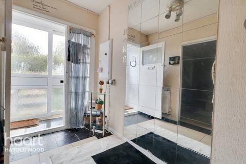 3 bedroom end of terrace house for sale, Bridgwater Road, Romford