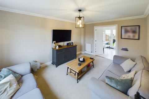 3 bedroom end of terrace house for sale, Thacker Close, Ipswich IP8