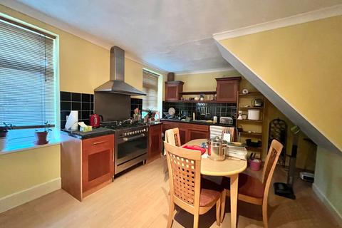 4 bedroom end of terrace house for sale, Broomfield Road, Marsh, HD1 4QD