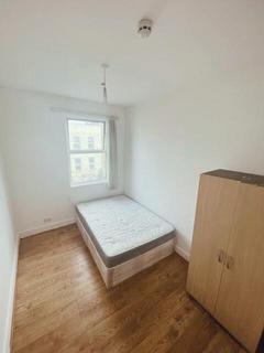 1 bedroom in a house share to rent, Median Road, Hackney