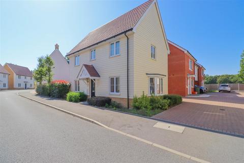 3 bedroom detached house for sale, Braeburn Way, Basildon SS14