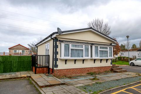 1 bedroom park home for sale, Bonehurst Road, Horley RH6