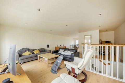 2 bedroom flat for sale, Heritage Avenue, London NW9