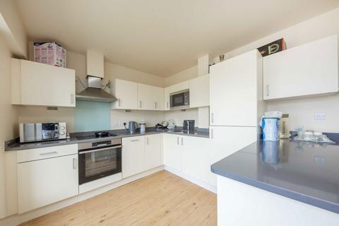 2 bedroom flat for sale, Heritage Avenue, London NW9