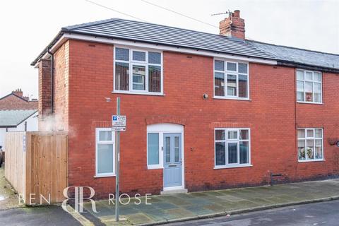 3 bedroom end of terrace house for sale, Mosley Street, Leyland