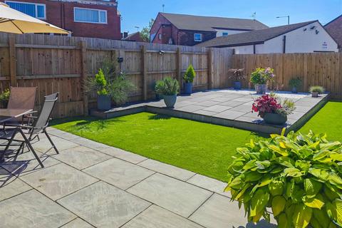 3 bedroom end of terrace house for sale, Mosley Street, Leyland