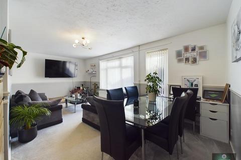 3 bedroom end of terrace house for sale, Winchester Road, Tilgate RH10