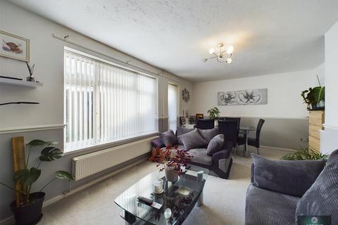 3 bedroom end of terrace house for sale, Winchester Road, Tilgate RH10