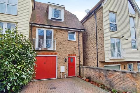 4 bedroom end of terrace house for sale, London Road, Rochester