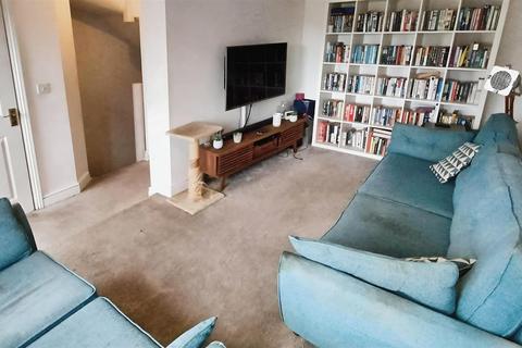 4 bedroom end of terrace house for sale, London Road, Rochester