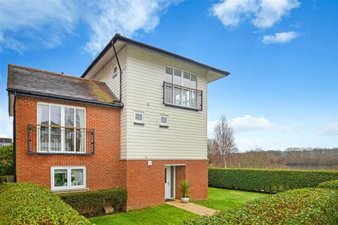 4 bedroom detached house for sale, Lilley Mead, Redhill RH1