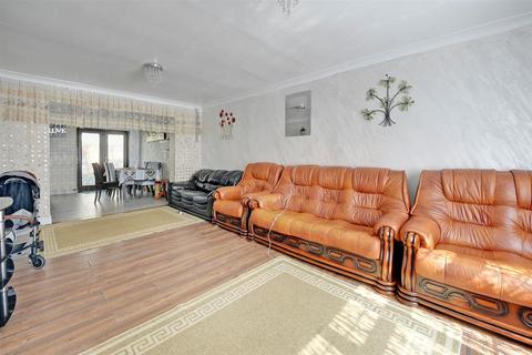 5 bedroom end of terrace house for sale, Porters Avenue, Dagenham, Essex