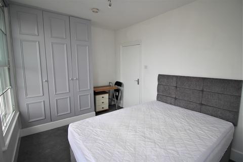 Flat share to rent, Long Lane, London EC1A