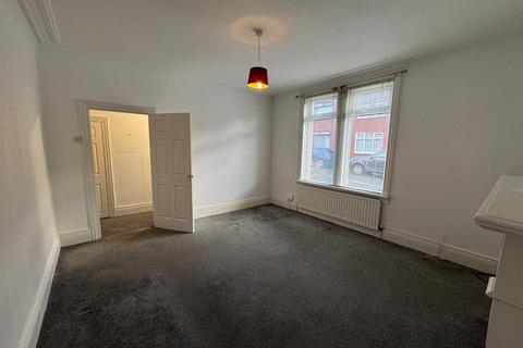 2 bedroom flat to rent, Barehirst Street, South Shields NE33