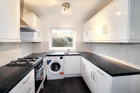 3 bedroom end of terrace house to rent, Frith Knowle, Hersham KT12