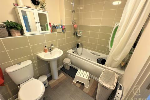 2 bedroom apartment for sale, Taywood Road, NORTHOLT UB5