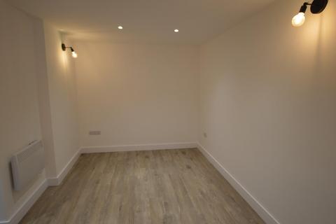 1 bedroom apartment to rent, Bell Street