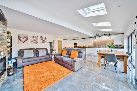 15 Swift Close, Winchester, SO22 4QG