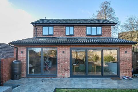 15 Swift Close, Winchester, SO22 4QG