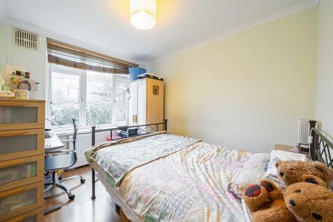 3 bedroom flat for sale, St. Margarets Road, St Margarets TW1