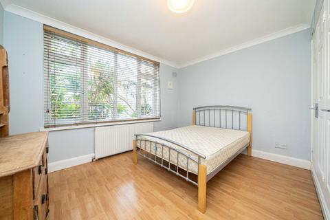 3 bedroom flat for sale, St. Margarets Road, St Margarets TW1