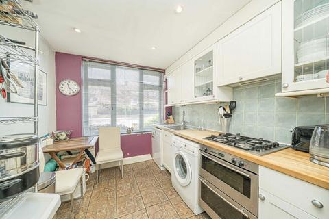 3 bedroom flat for sale, St. Margarets Road, St Margarets TW1
