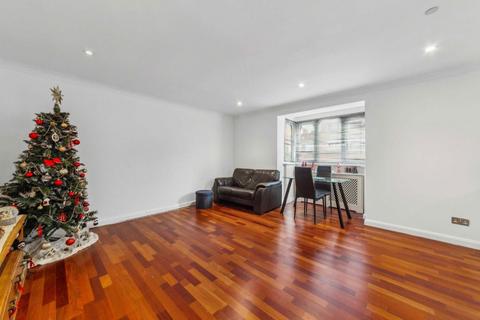 2 bedroom flat for sale, Avenue Road, London W3