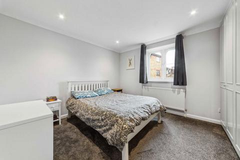 2 bedroom flat for sale, Avenue Road, London W3